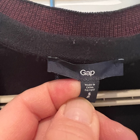 Black Gap cardigan with burgundy accent inlay - Picture 3 of 5